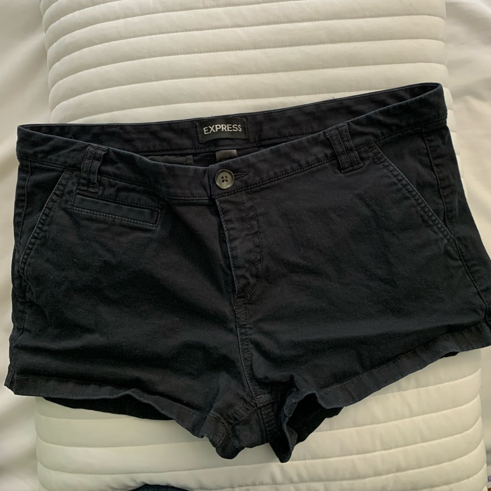 Classic essential black shorts!